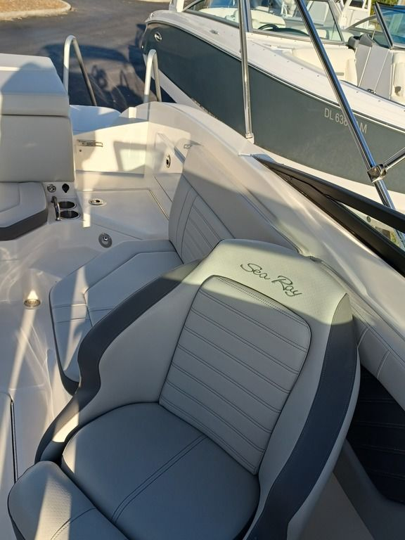 2020 Sea Ray SLX 230 - Image 10
