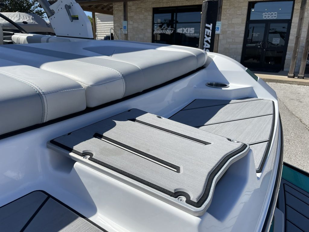 2019 Malibu Boats 21 VLX - Image 7