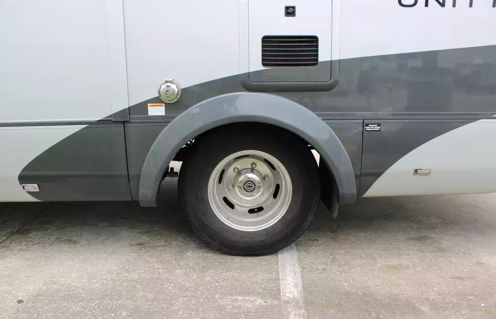 2017 Leisure Travel Unity Series U24MB - Image 30