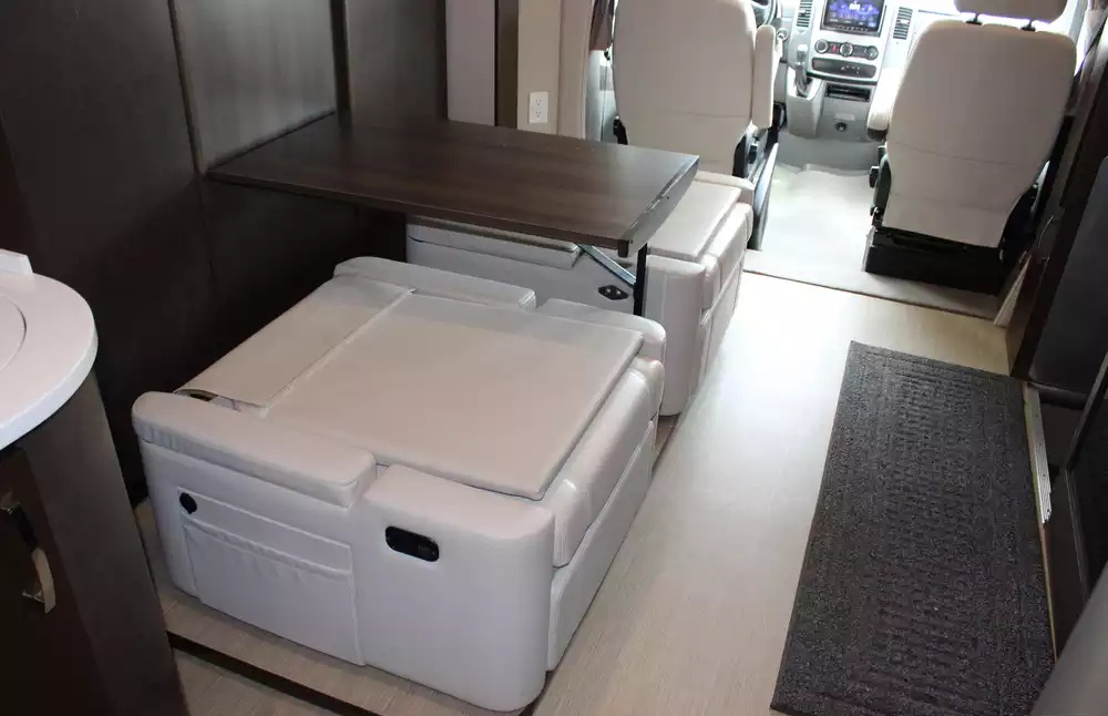 2017 Leisure Travel Unity Series U24MB - Image 31