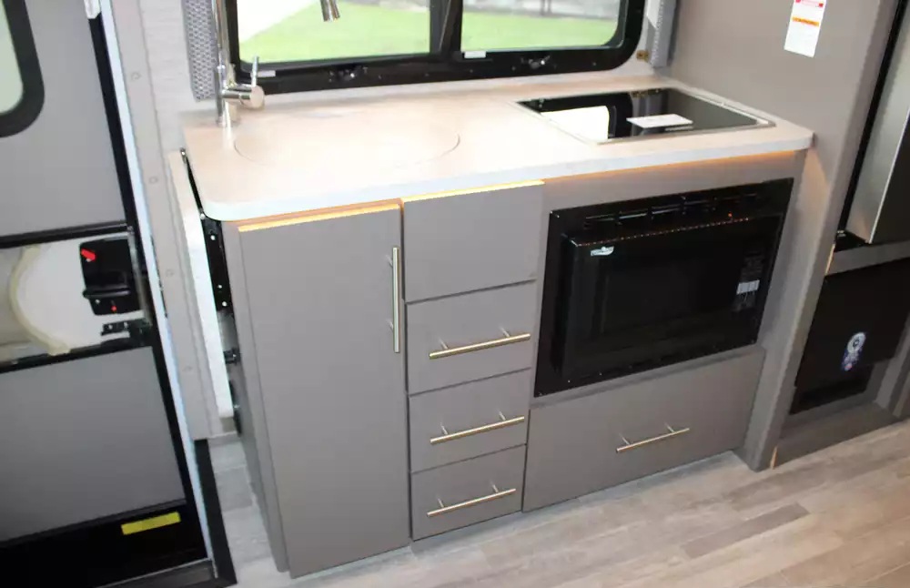 2023 Thor Vegas 24.1 - Image 29