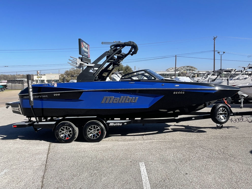 2020 Malibu Boats 23 MXZ - Image 3