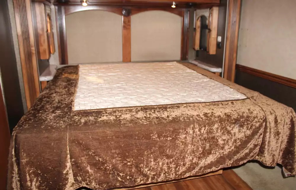 2013 Monaco Knight 40DFT - Image 30