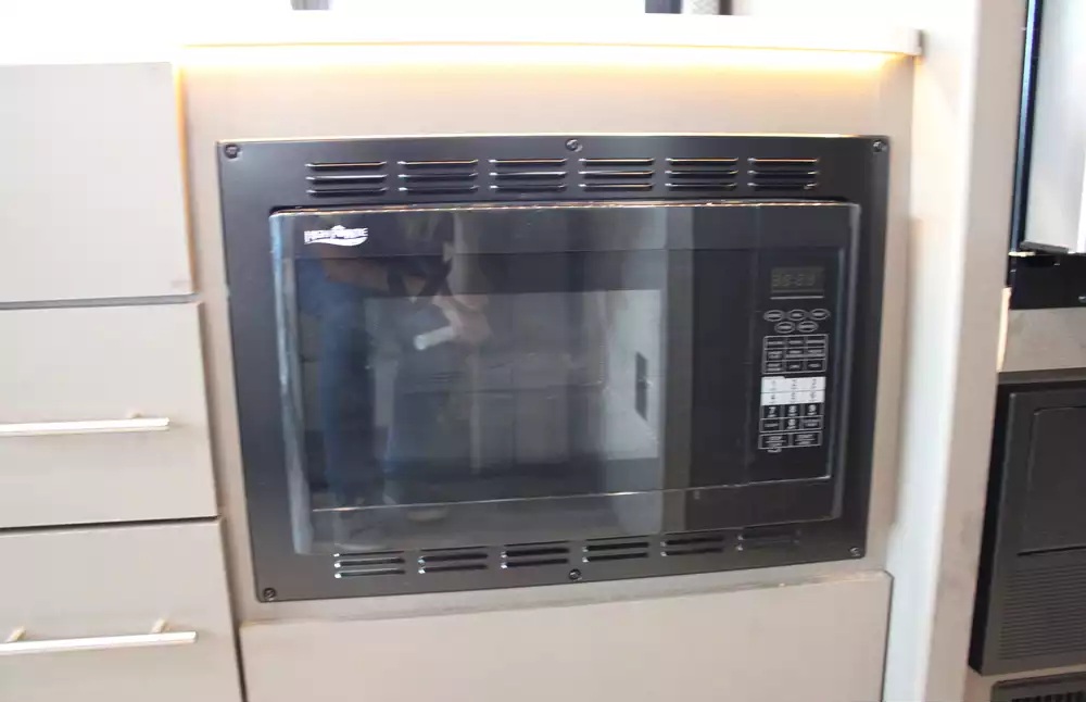 2023 Thor Vegas 24.1 - Image 31