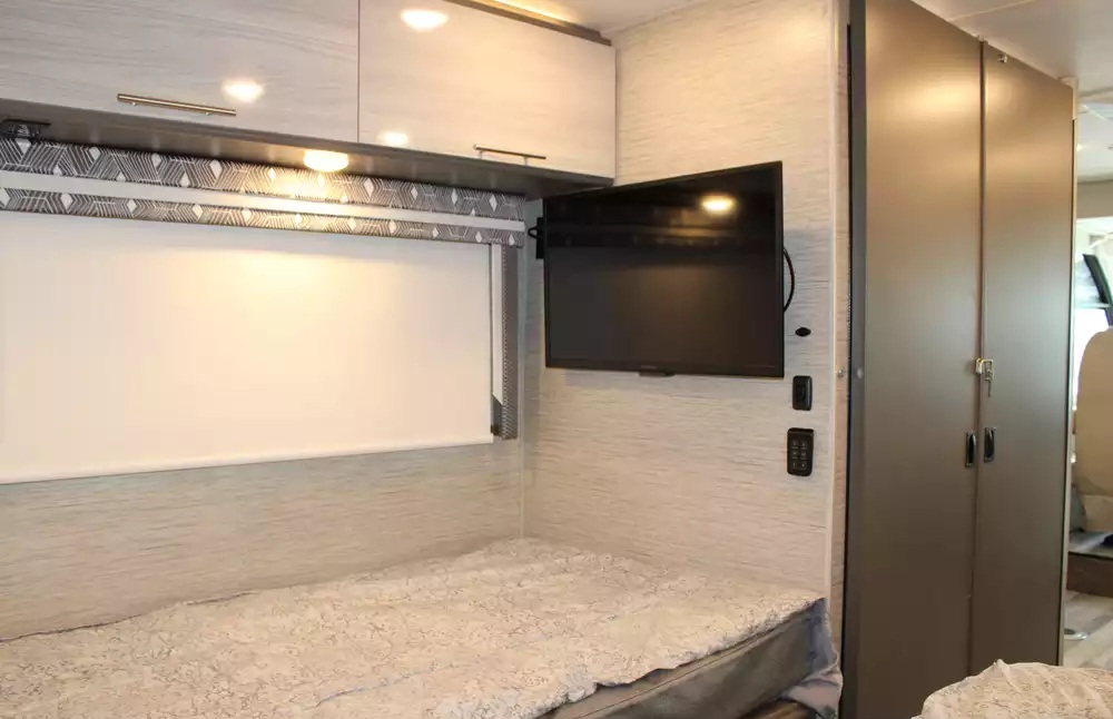 2023 Thor Vegas 24.1 - Image 33