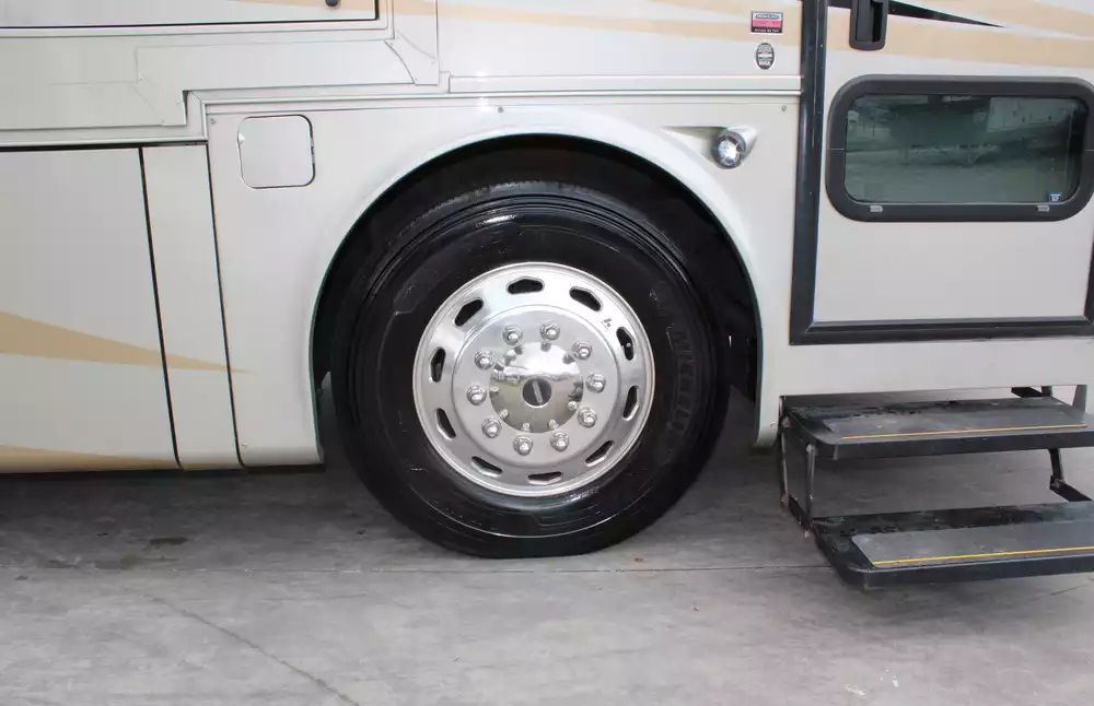 2013 Tiffin Phaeton 36GH - Image 30