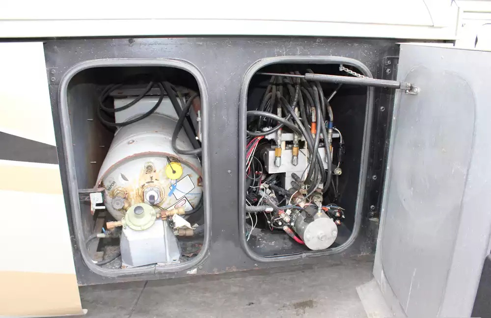 2013 Tiffin Phaeton 36GH - Image 31