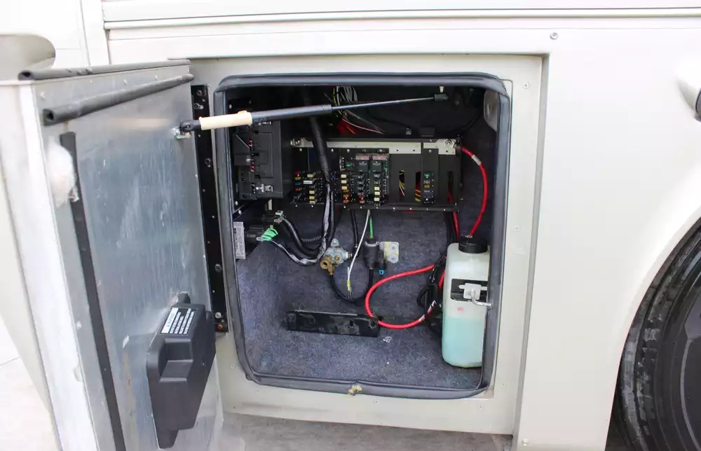 2013 Tiffin Phaeton 36GH - Image 33