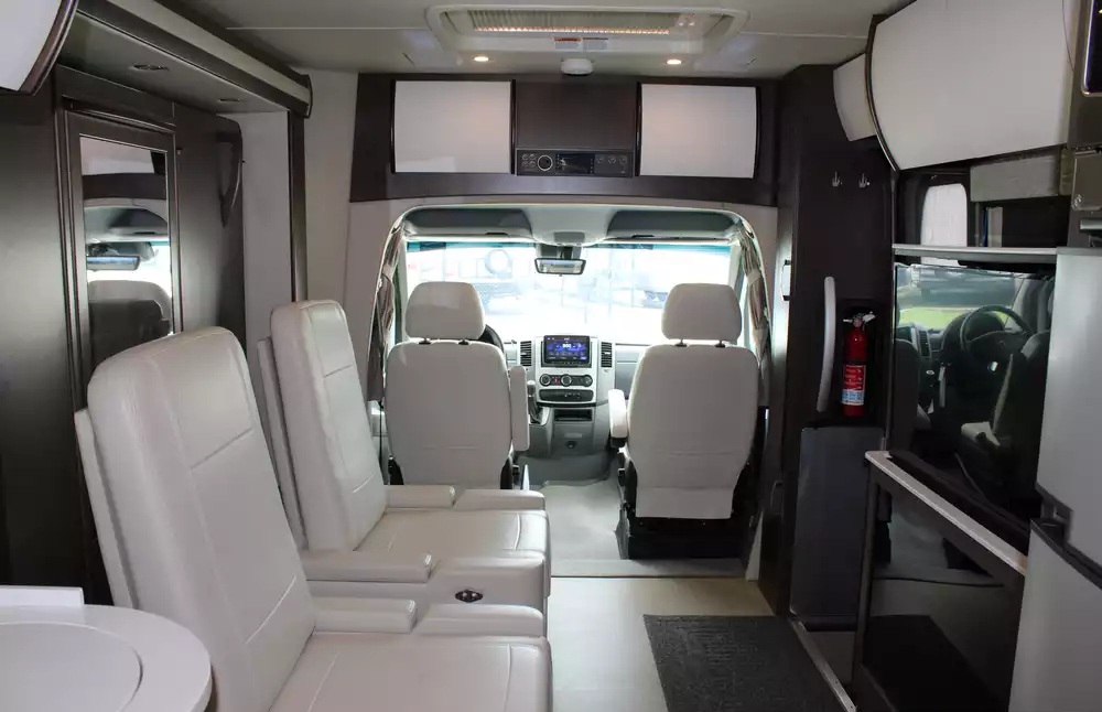 2017 Leisure Travel Unity Series U24MB - Image 39