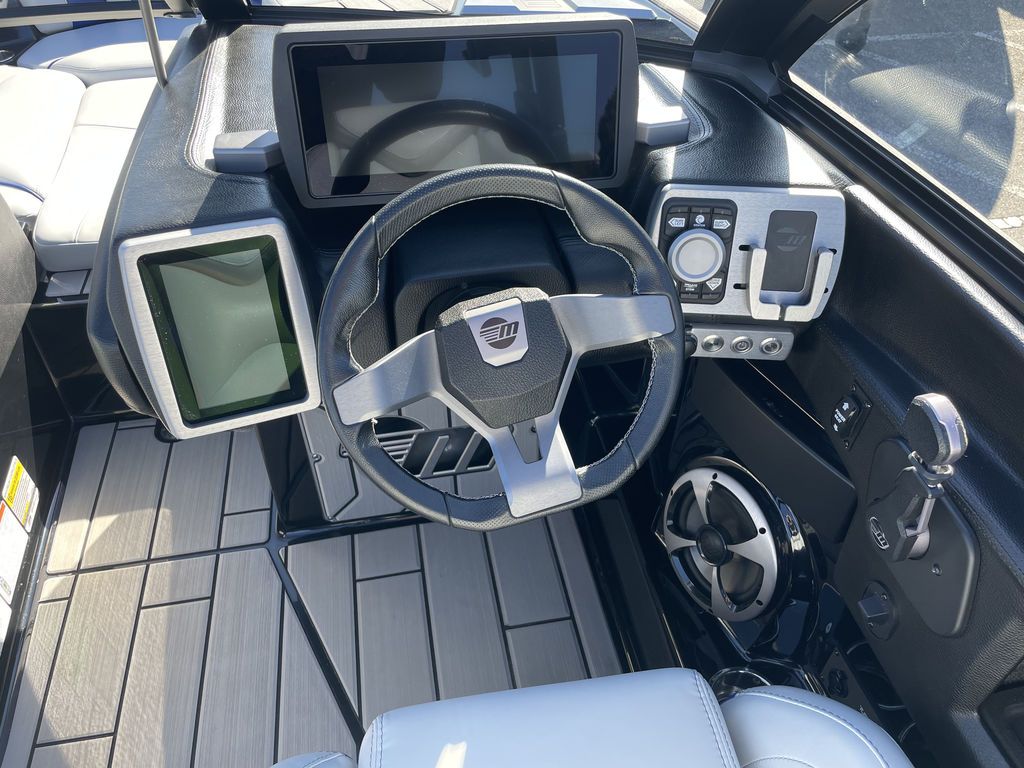 2020 Malibu Boats 23 MXZ - Image 38