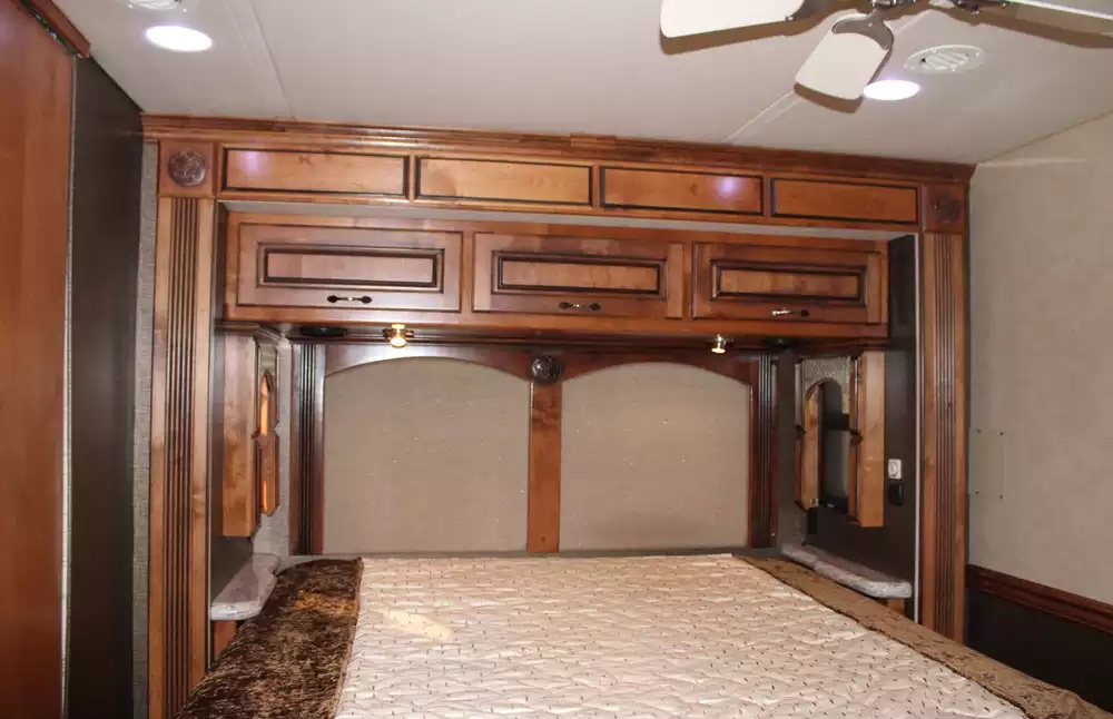 2013 Monaco Knight 40DFT - Image 38