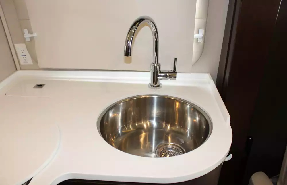 2017 Leisure Travel Unity Series U24MB - Image 40