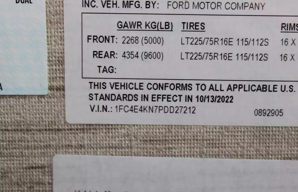 2023 Thor Vegas 24.1 - Image 38