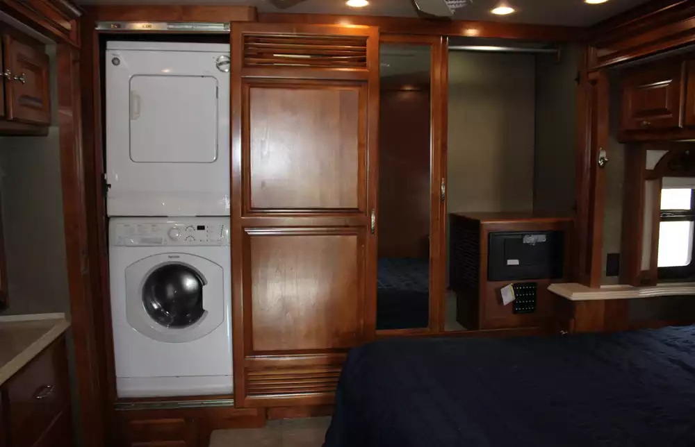 2013 Tiffin Phaeton 36GH - Image 35