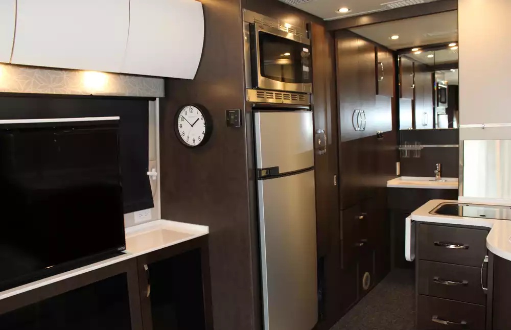 2017 Leisure Travel Unity Series U24MB - Image 41