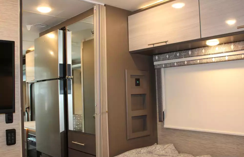 2023 Thor Vegas 24.1 - Image 39