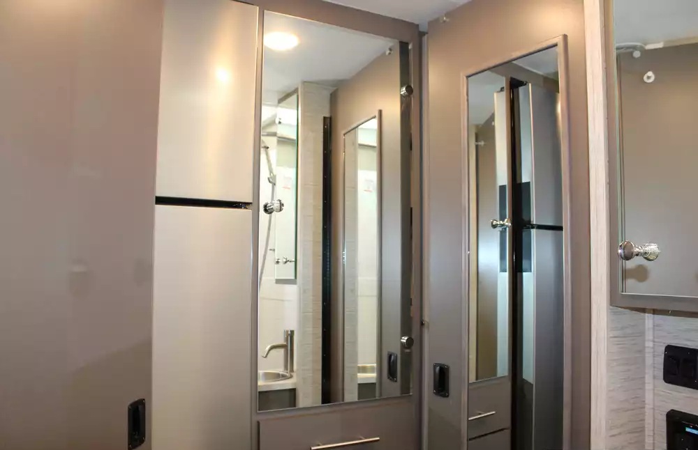 2023 Thor Vegas 24.1 - Image 40