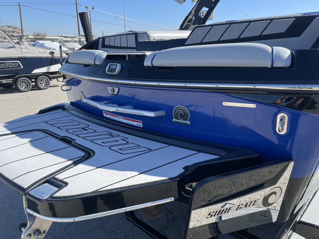2020 Malibu Boats 23 MXZ - Image 4