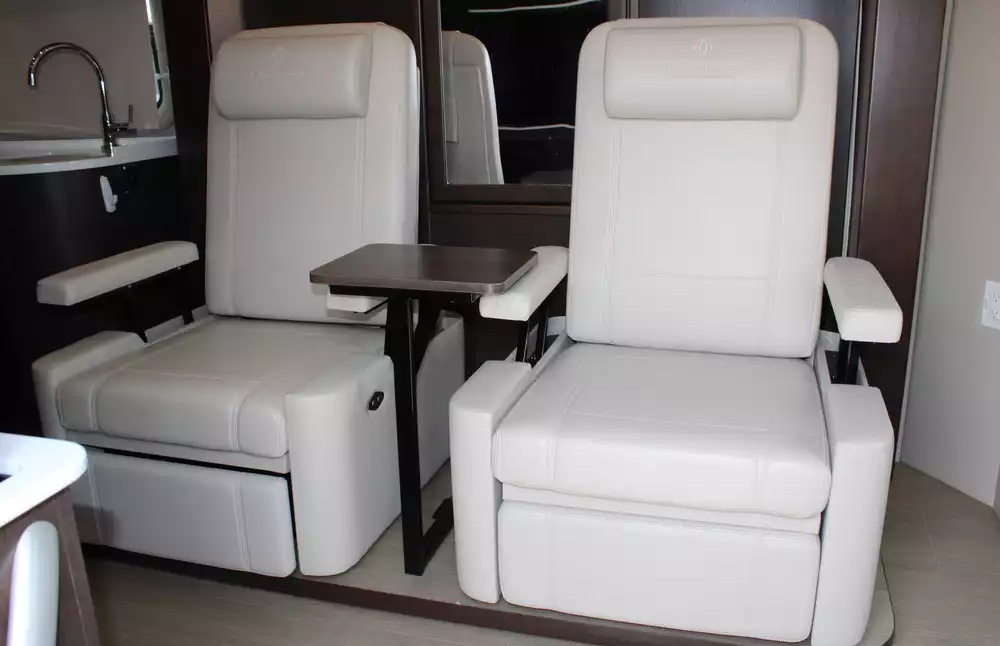 2017 Leisure Travel Unity Series U24MB - Image 44