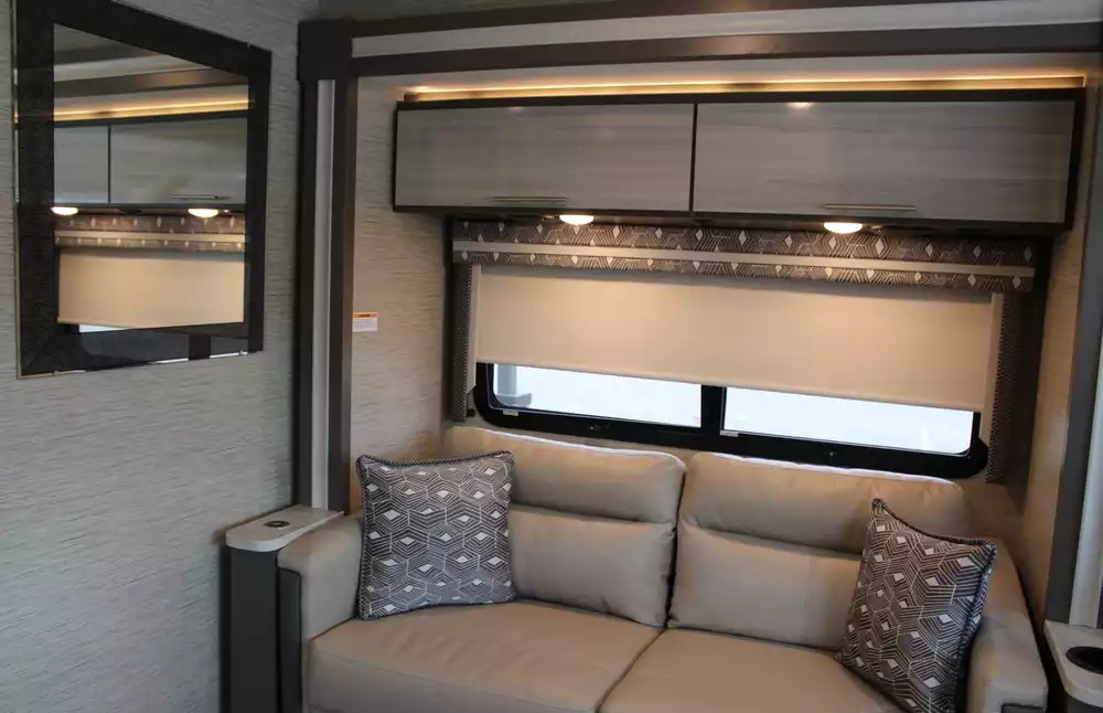 2023 Thor Vegas 24.1 - Image 43