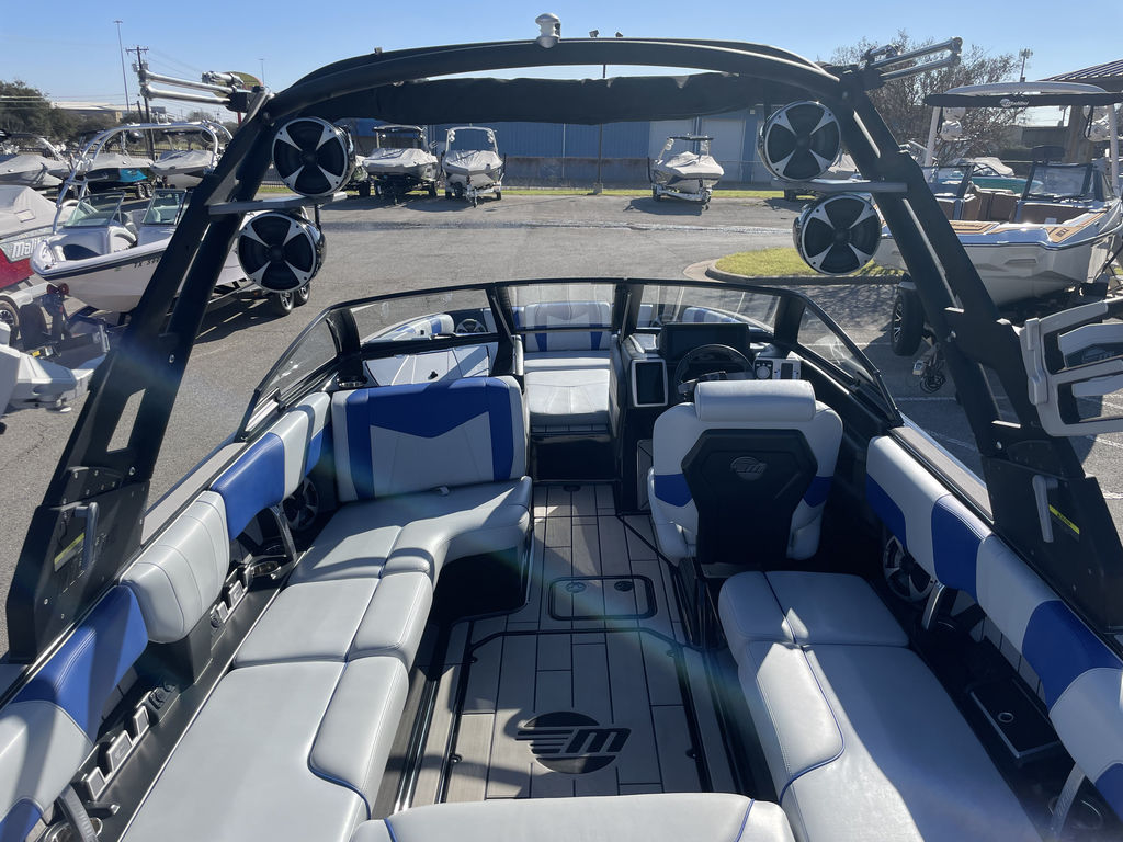 2020 Malibu Boats 23 MXZ - Image 6