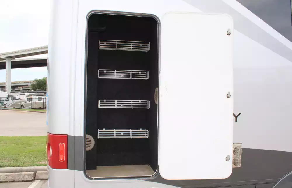 2017 Leisure Travel Unity Series U24MB - Image 46