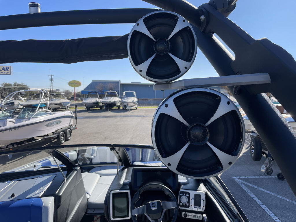 2020 Malibu Boats 23 MXZ - Image 8