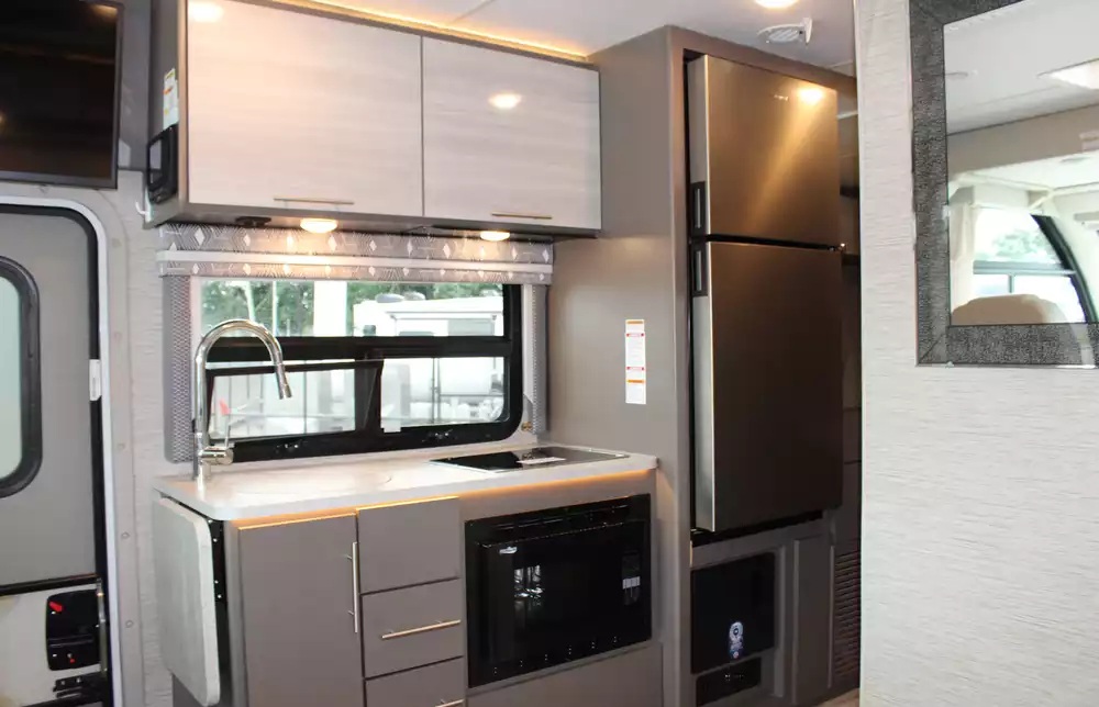 2023 Thor Vegas 24.1 - Image 45