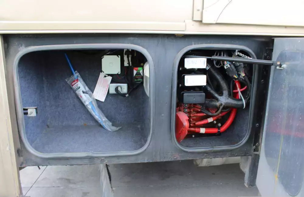 2013 Tiffin Phaeton 36GH - Image 41