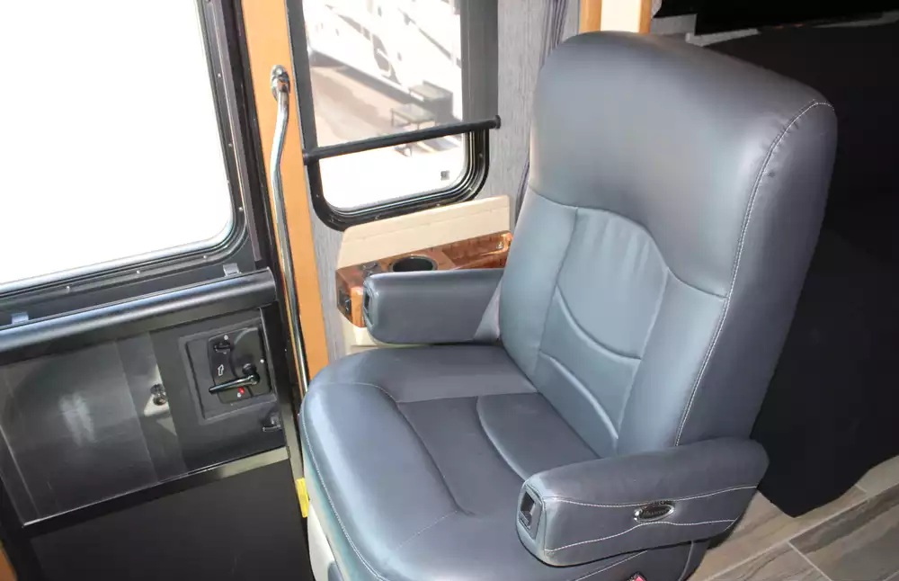 2015 Newmar Ventana 4369 - Image 47