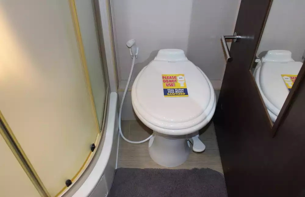 2017 Leisure Travel Unity Series U24MB - Image 48