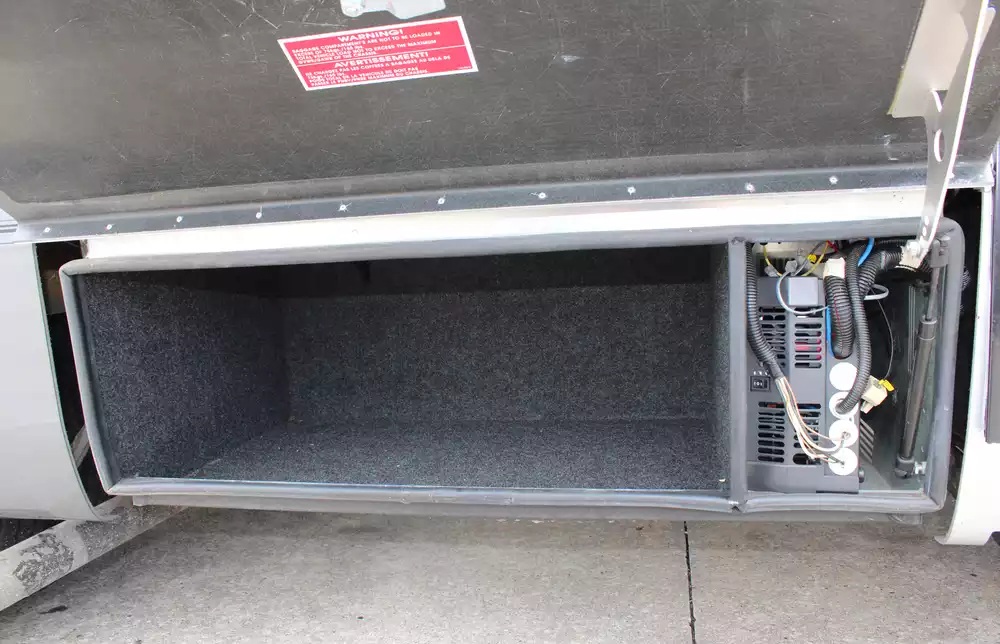 2017 Leisure Travel Unity Series U24MB - Image 49