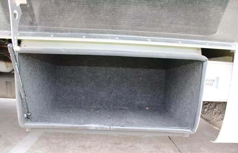 2017 Leisure Travel Unity Series U24MB - Image 50