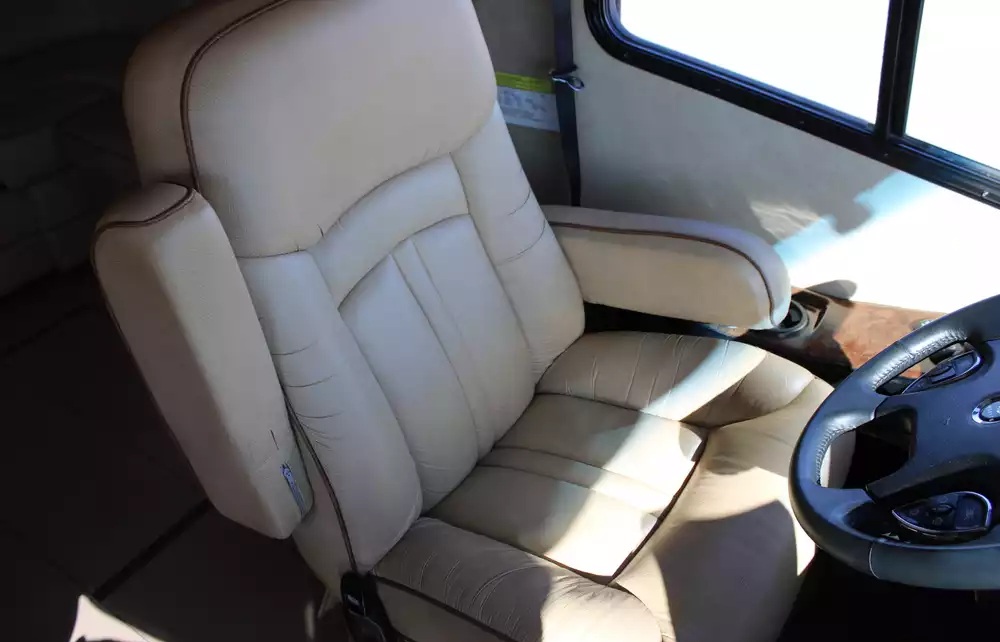 2013 Monaco Knight 40DFT - Image 55