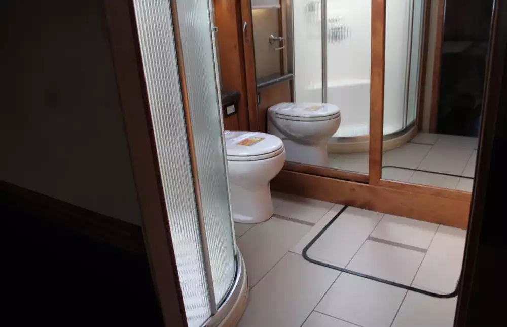 2013 Monaco Knight 40DFT - Image 4