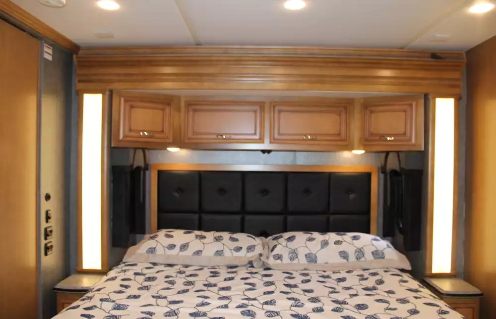 2015 Newmar Ventana 4369 - Image 5