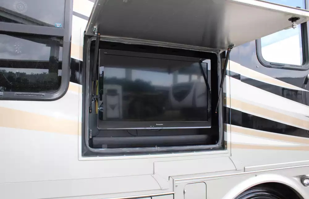 2013 Tiffin Phaeton 36GH - Image 54