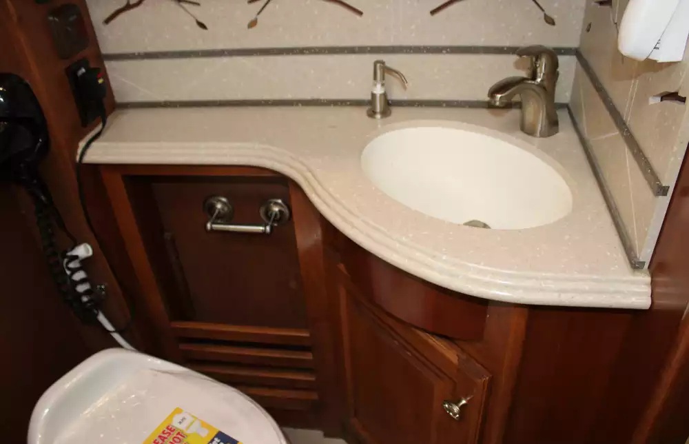 2013 Tiffin Phaeton 36GH - Image 57