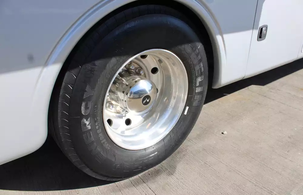 2013 Monaco Knight 40DFT - Image 9