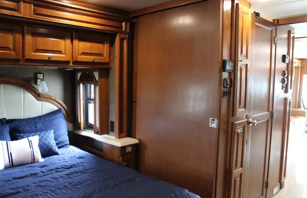 2013 Tiffin Phaeton 36GH - Image 62