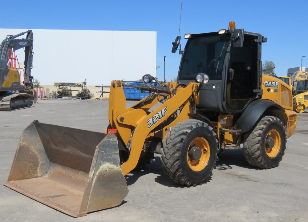 2016 Case 321F - Image 9