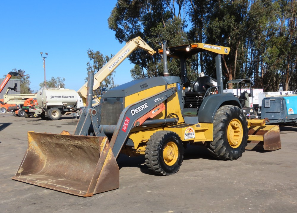 2015 John Deere 210LEP - Image 12