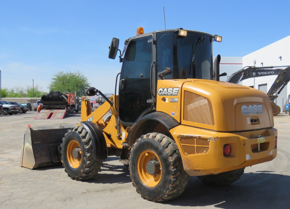 2016 Case 321F - Image 3
