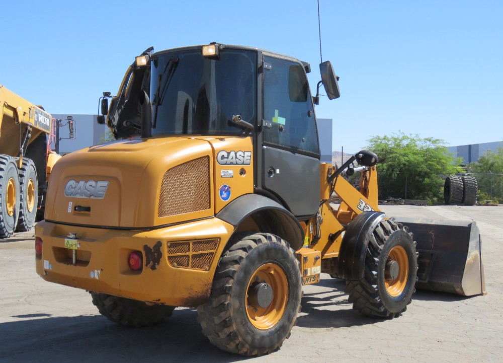 2016 Case 321F - Image 10