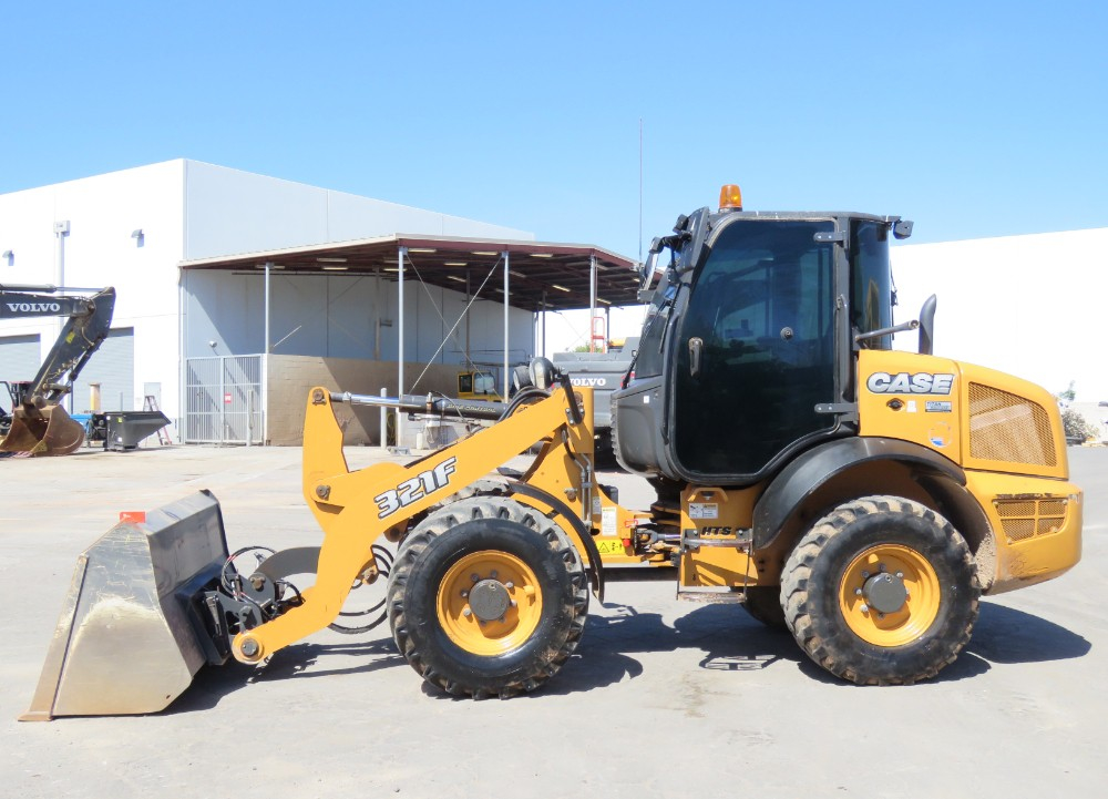 2016 Case 321F - Image 11