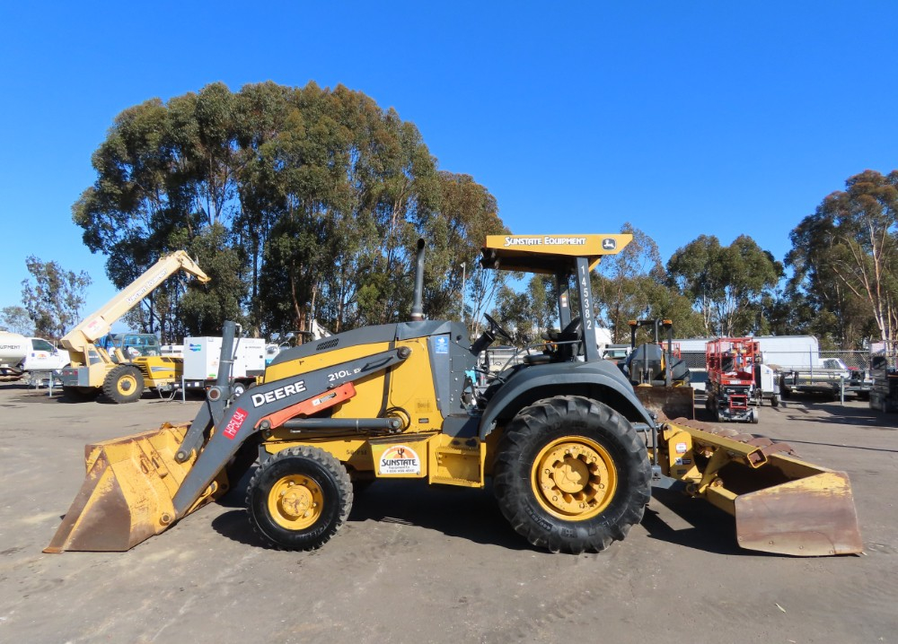 2015 John Deere 210LEP - Image 3