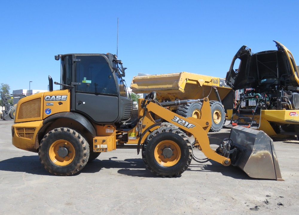 2016 Case 321F - Image 12