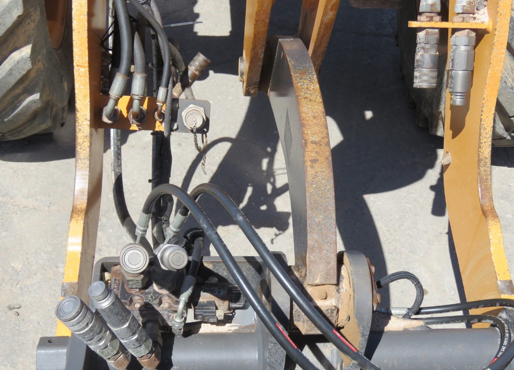 2016 Case 321F - Image 18