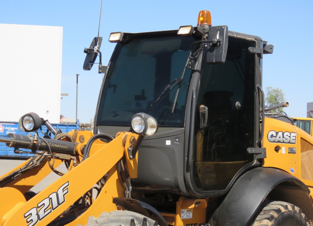 2016 Case 321F - Image 19