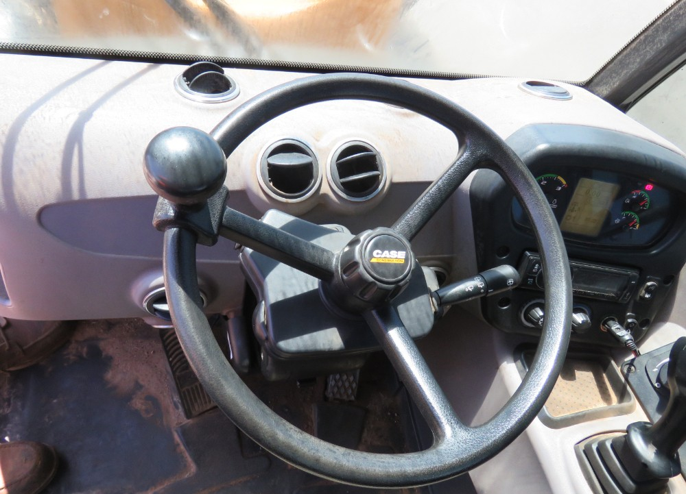 2016 Case 321F - Image 22
